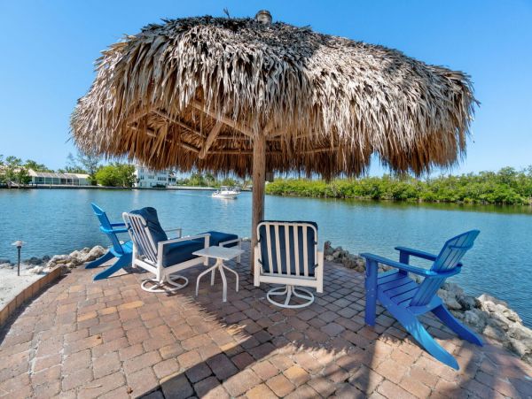 Luxurious Coastal Getaway 4 Bedroom Pool Home