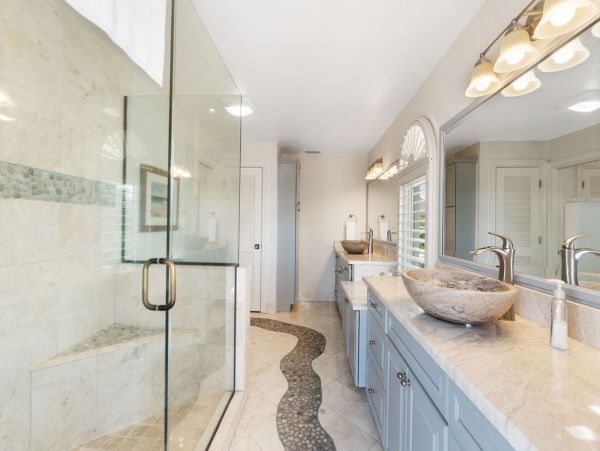 Luxurious Coastal Getaway 4 Bedroom Pool Home