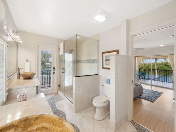Luxurious Coastal Getaway 4 Bedroom Pool Home