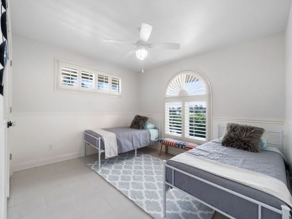 Luxurious Coastal Getaway 4 Bedroom Pool Home