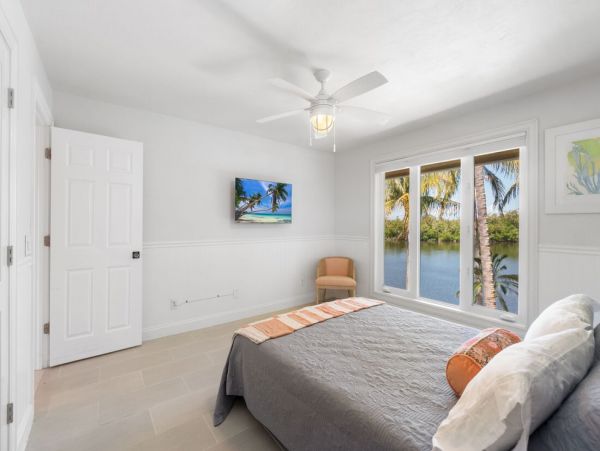 Luxurious Coastal Getaway 4 Bedroom Pool Home
