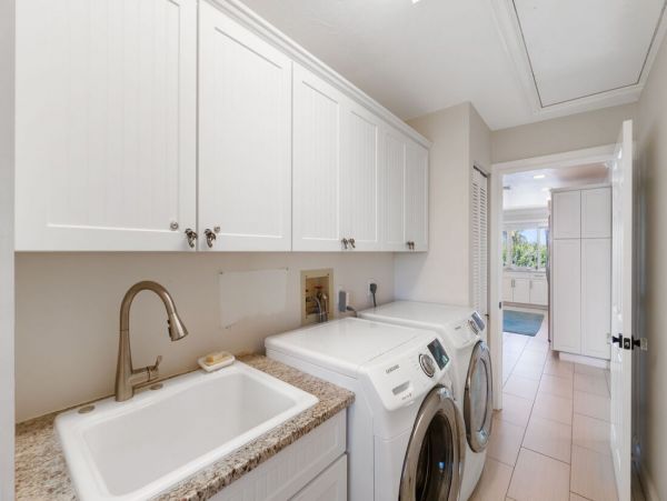 Luxurious Coastal Getaway 4 Bedroom Pool Home
