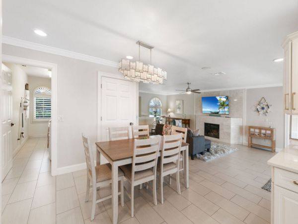 Luxurious Coastal Getaway 4 Bedroom Pool Home