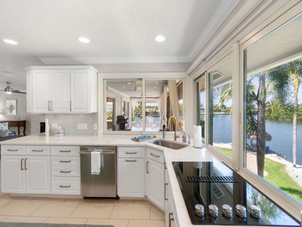 Luxurious Coastal Getaway 4 Bedroom Pool Home