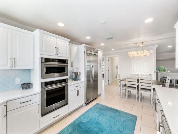 Luxurious Coastal Getaway 4 Bedroom Pool Home