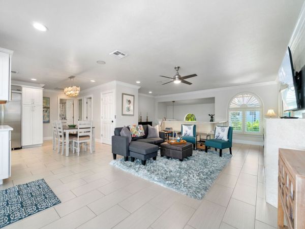 Luxurious Coastal Getaway 4 Bedroom Pool Home