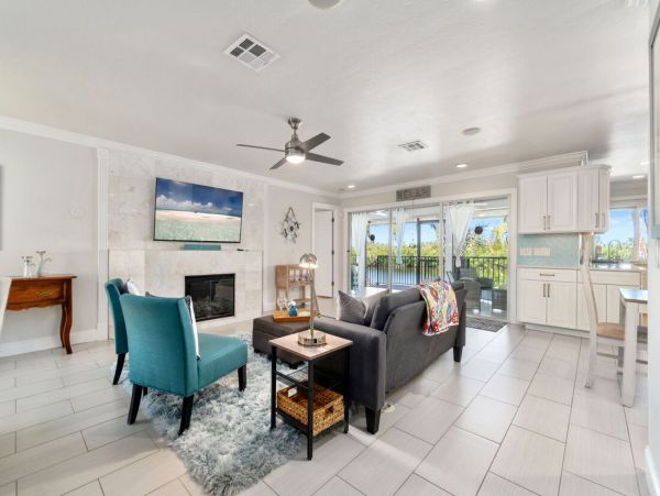 Luxurious Coastal Getaway 4 Bedroom Pool Home