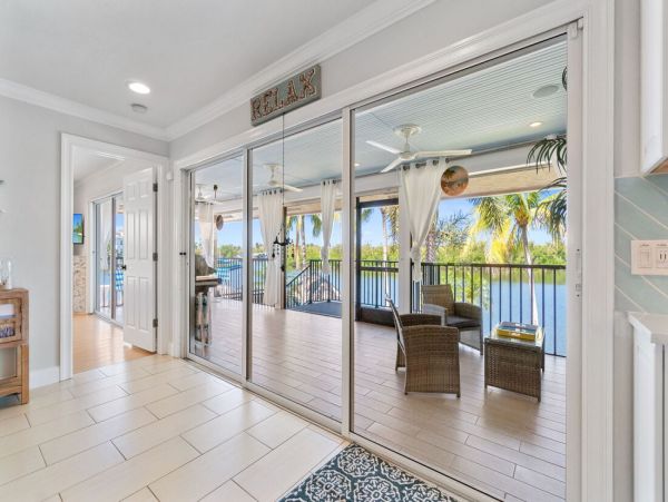 Luxurious Coastal Getaway 4 Bedroom Pool Home