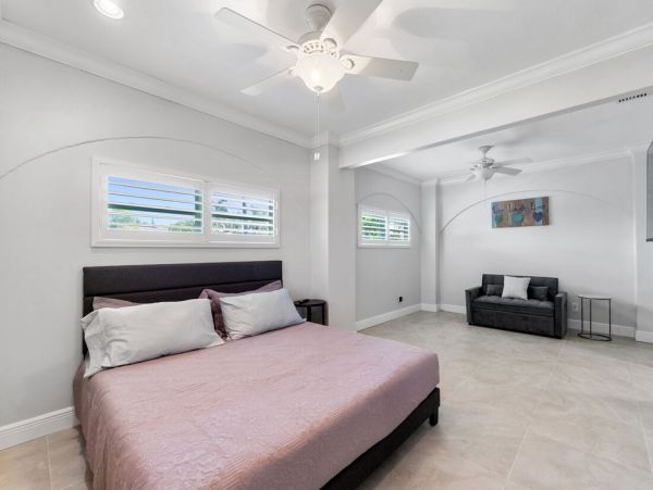 Luxurious Coastal Getaway 4 Bedroom Pool Home