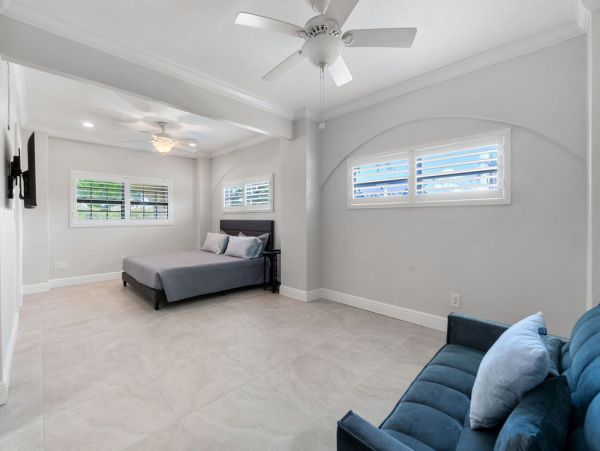 Luxurious Coastal Getaway 4 Bedroom Pool Home