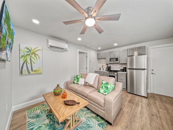 Your Idyllic Siesta Key Retreat Short Walk to Beach