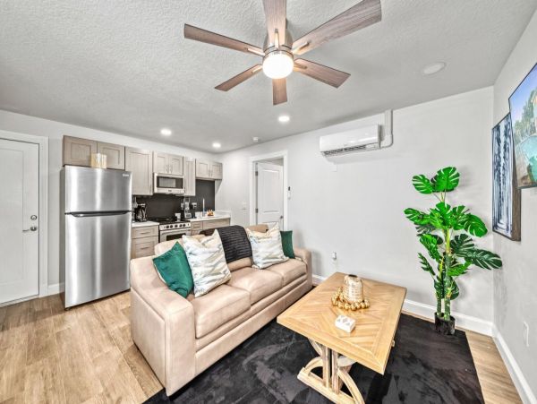 Your Idyllic Siesta Key Retreat Short Walk to Beach