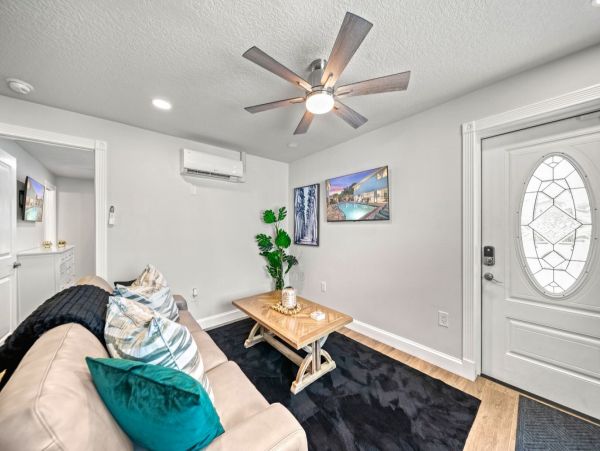 Your Idyllic Siesta Key Retreat Short Walk to Beach
