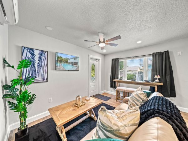 Your Idyllic Siesta Key Retreat Short Walk to Beach