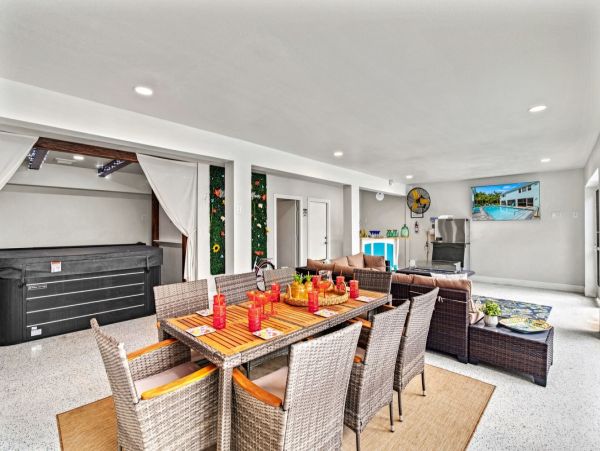 Your Idyllic Siesta Key Retreat Short Walk to Beach
