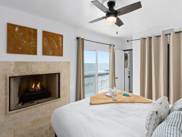 Beachfront Three Bedroom Duplex in Oceanside
