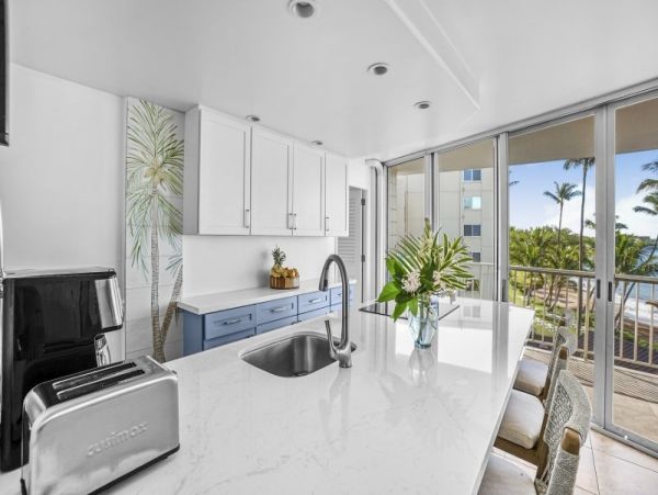 Oceanfront Vacation Condo Three Bedrooms & Ocean Views