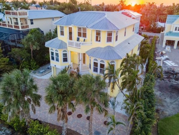 Five Bedroom Vacation Rental Stroll to the Beach in Captiva Island NEW ARRIVAL