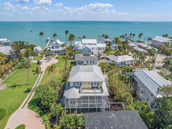 Five Bedroom Vacation Rental Stroll to the Beach in Captiva Island NEW ARRIVAL