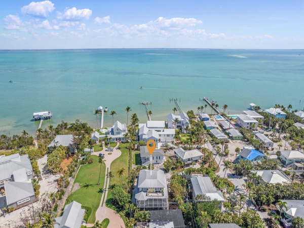 Five Bedroom Vacation Rental Stroll to the Beach in Captiva Island NEW ARRIVAL