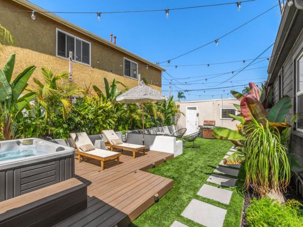 Comfort and Convenience Awaits in this San Diego Rental
