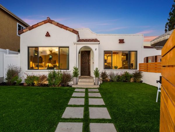 Comfort and Convenience Awaits in this San Diego Rental
