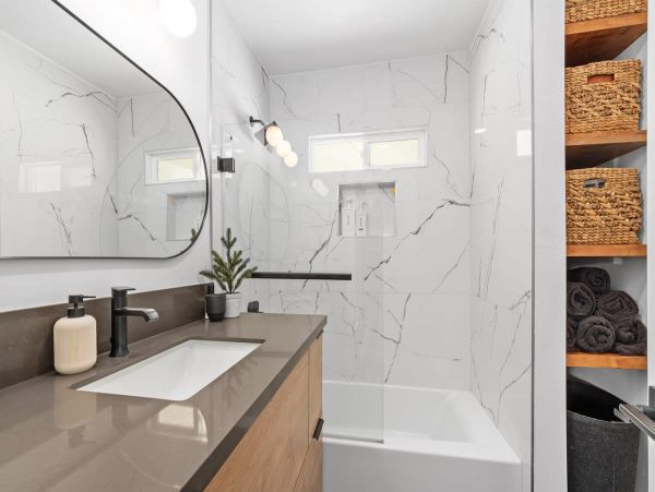 Comfort and Convenience Awaits in this San Diego Rental