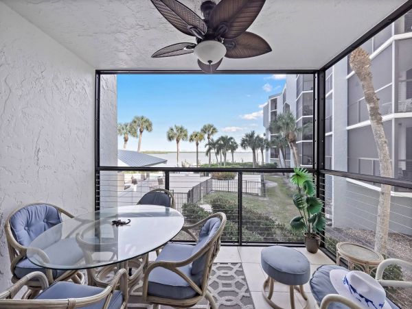 Lovely One Bedroom Condo with Waterfront Views