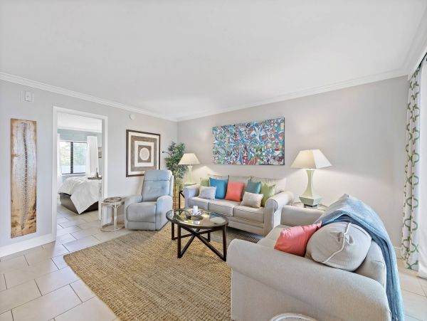 Lovely One Bedroom Condo with Waterfront Views