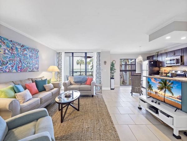 Lovely One Bedroom Condo with Waterfront Views