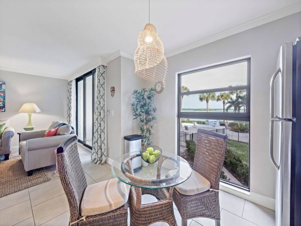 Lovely One Bedroom Condo with Waterfront Views