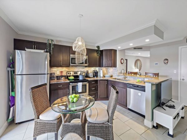 Lovely One Bedroom Condo with Waterfront Views