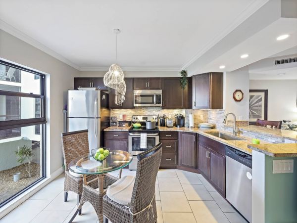 Lovely One Bedroom Condo with Waterfront Views