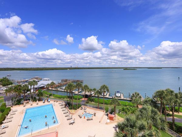 Lovely One Bedroom Condo with Waterfront Views
