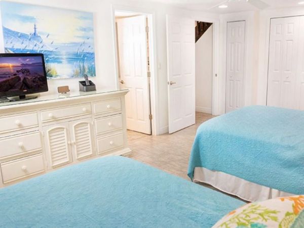 Charming Sanibel Island Vacation Rental Steps from Beach