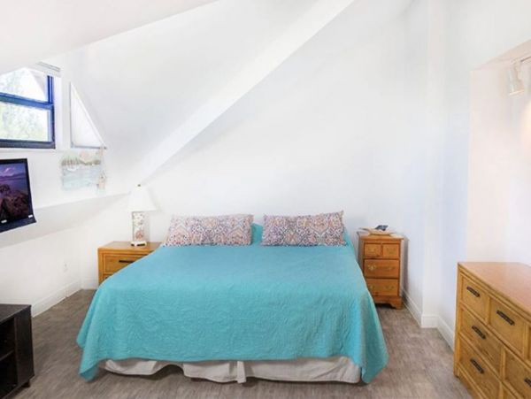 Charming Sanibel Island Vacation Rental Steps from Beach