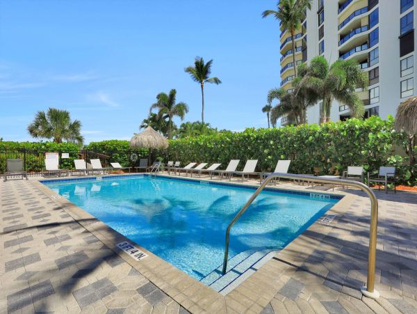 Luxury Beachfront Condo 2 Bedroom