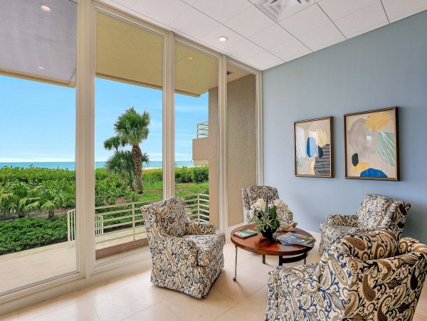 Luxury Beachfront Condo 2 Bedroom