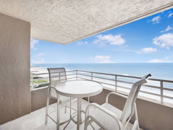 Luxury Beachfront Condo 2 Bedroom