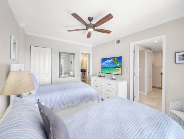 Luxury Beachfront Condo 2 Bedroom