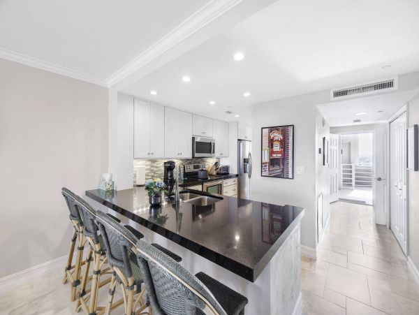 Luxury Beachfront Condo 2 Bedroom