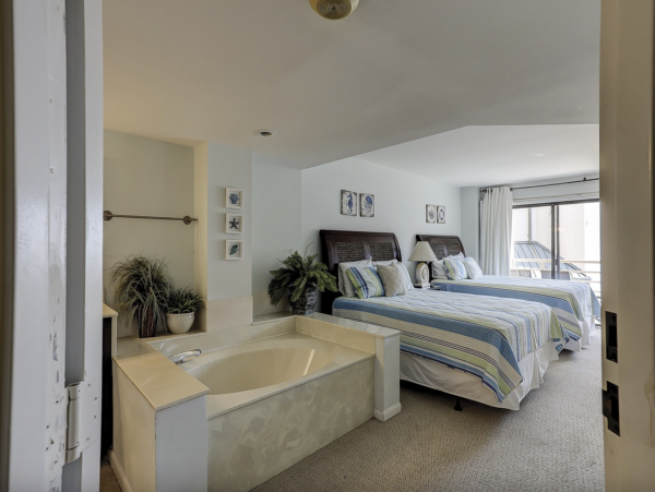 Picturesque Oceanfront Two Bedroom Condo Sleeps 8 Guests