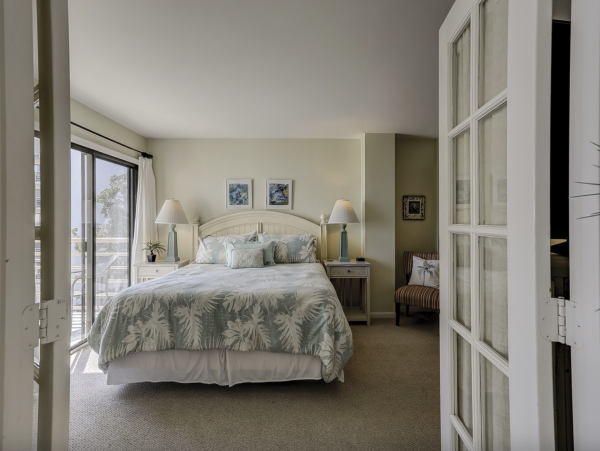 Picturesque Oceanfront Two Bedroom Condo Sleeps 8 Guests