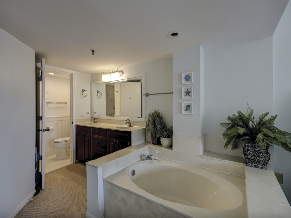 Picturesque Oceanfront Two Bedroom Condo Sleeps 8 Guests