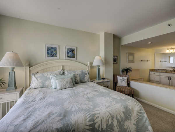 Picturesque Oceanfront Two Bedroom Condo Sleeps 8 Guests