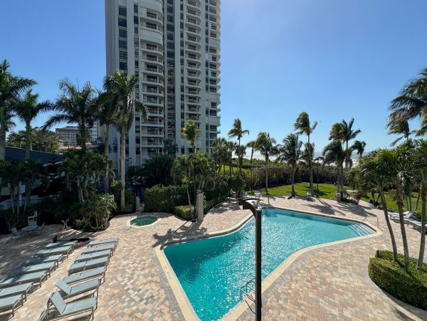 Marco Island Vacation Condo with 2 Bedroom & Balcony