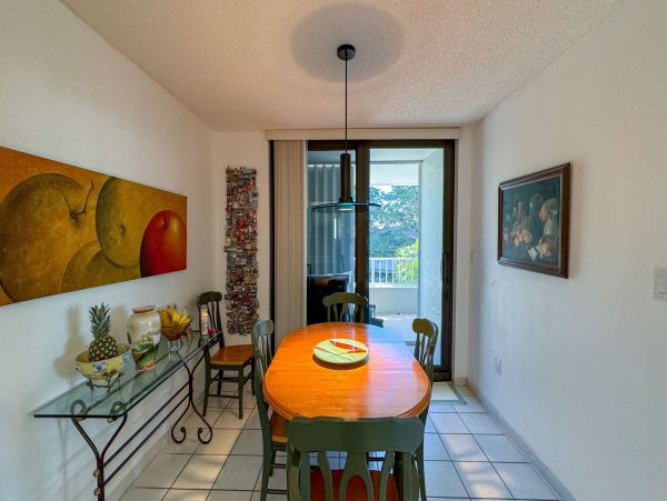Marco Island Vacation Condo with 2 Bedroom & Balcony