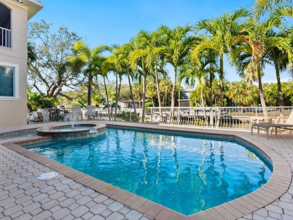 Luxurious Siesta Key Vacation Rental with Private Pool & Spa