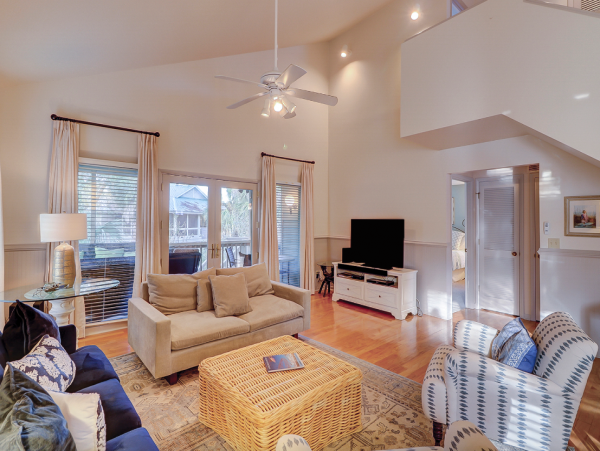 Cozy Cottage with 4 Bedrooms & Short Sandy Walk to Beach