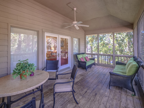 Cozy Cottage with 4 Bedrooms & Short Sandy Walk to Beach